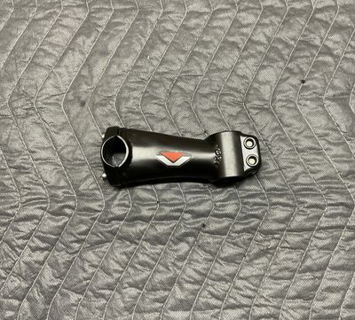 Vitesse Threadless Stem (Black w/ Red) Long