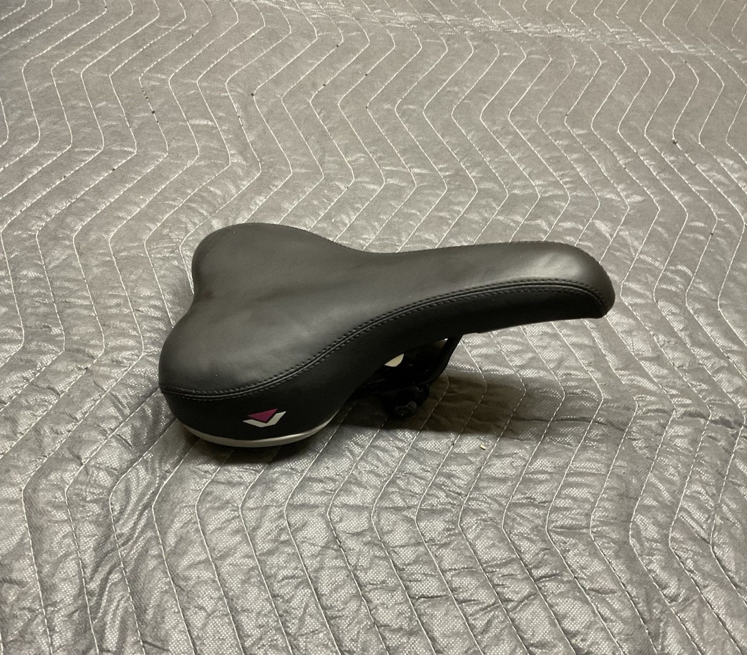 Vitesse Hybrid Bicycle Seat (Black &amp; Purple)