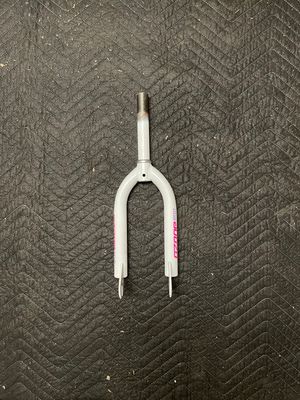 Ozone 500 1” x 5 3/4” Threaded 18&quot; Bicycle Fork (White w/ Pink/Purple)