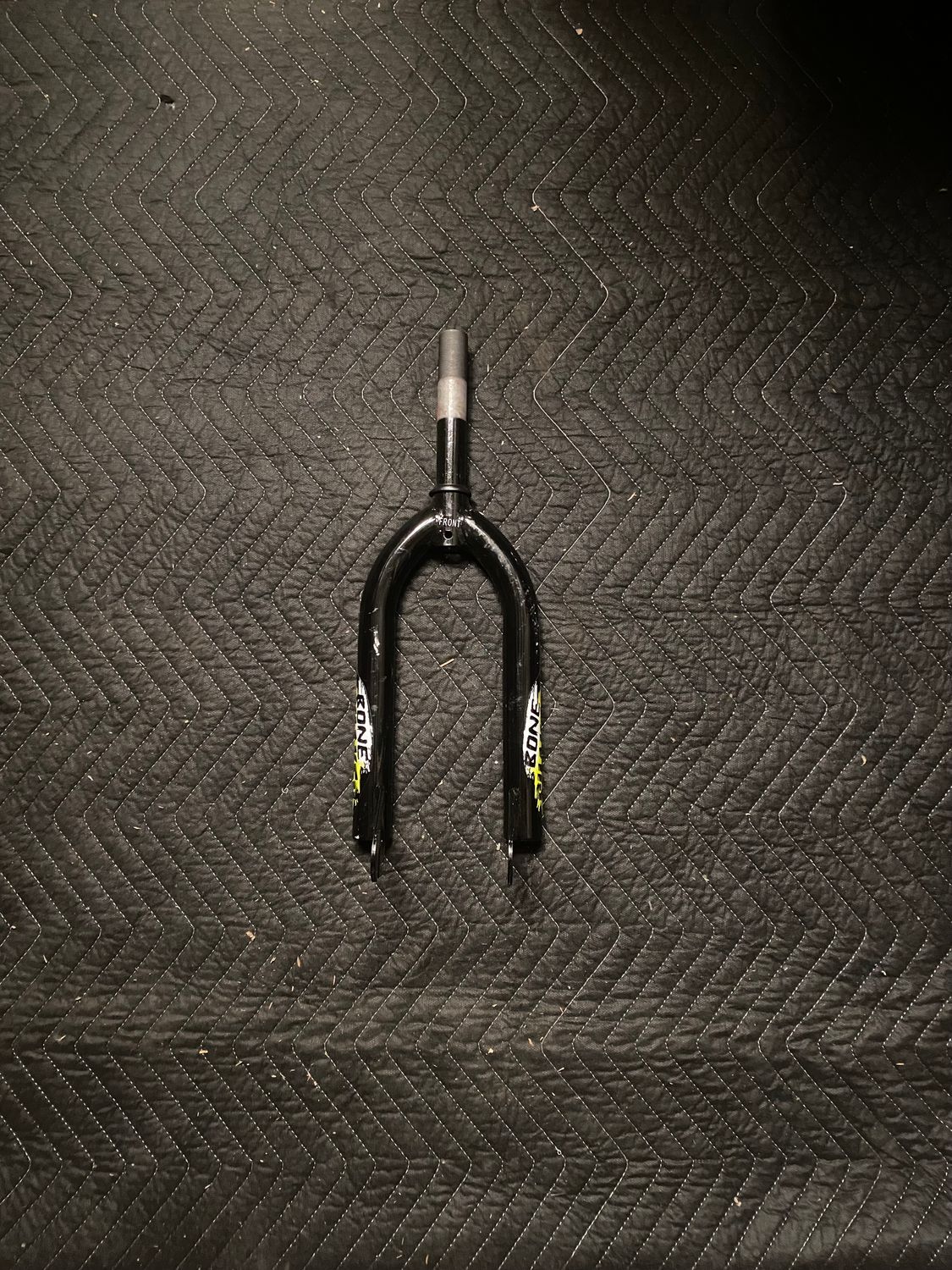 Bone Shaker 1” x 5 1/2” Threaded 18” Bicycle Fork (Black/Yellow)