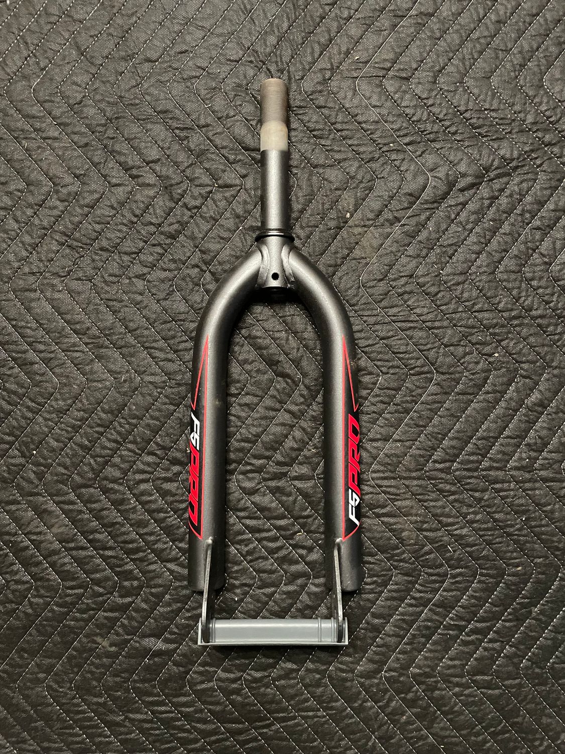 20&quot; Threaded FsPro Bicycle Fork 5 1/2” Steer Tube (Gray &amp; Red)