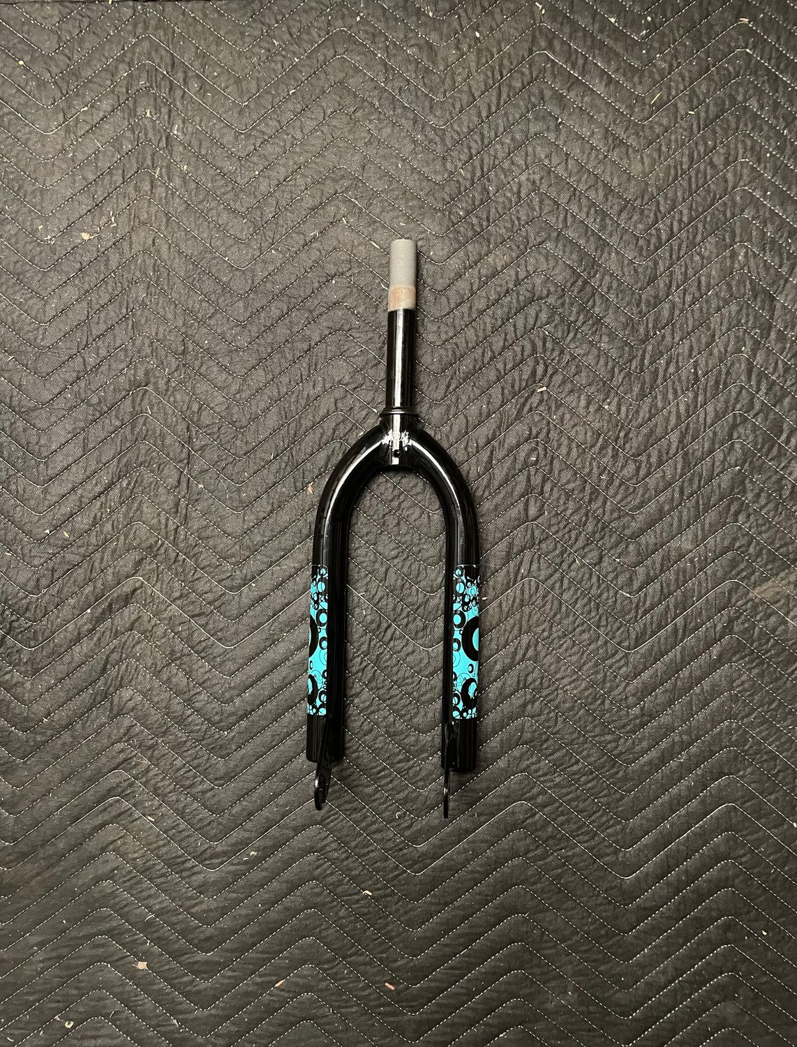 1” x 6” Threaded 20&quot; Bicycle Fork / Rigid (Black w/ Blue Swirl Designs)