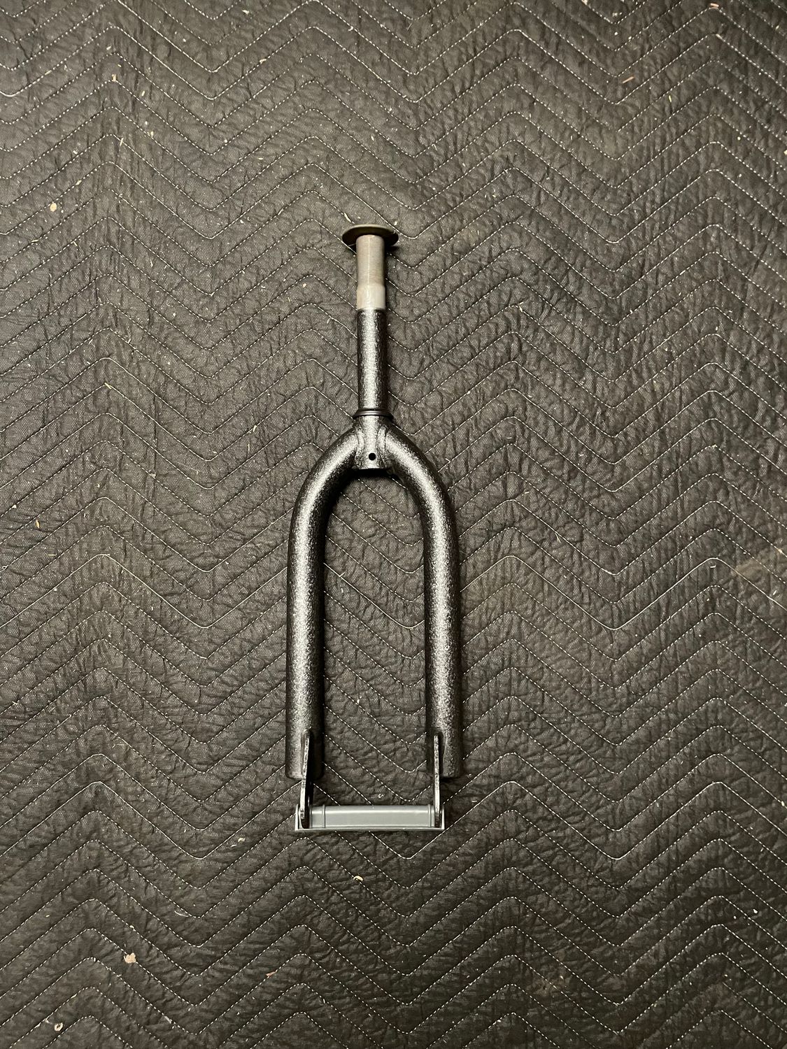 1” x 6” Threaded 20&quot; Bicycle Fork (Dark Gray/Textured)