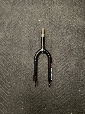 Ozone 500 1&quot; x 5 1/4” Threaded 16&quot; Bicycle Fork (Black/Red)