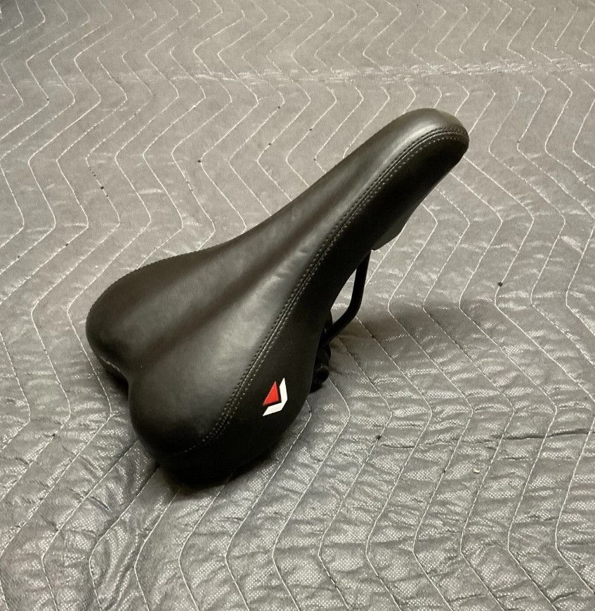 Vitesse Hybrid Bicycle Seat (Black w/ Red) Vitesse Hybrid Bicycle Seat (Black w/ Red)