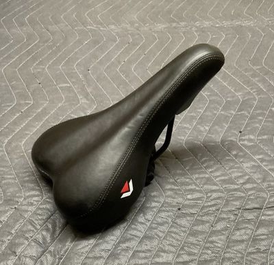Vitesse Hybrid Bicycle Seat (Black w/ Red)