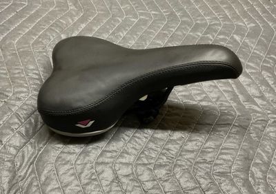 Vitesse Hybrid Bicycle Seat (Black &amp; Purple)
