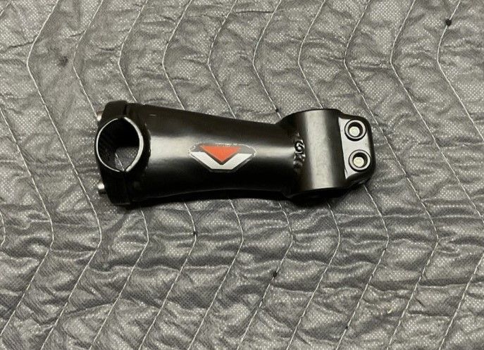 Vitesse Threadless Stem (Black w/ Red) Long