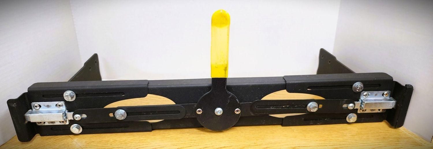 Lippert Solid Step Latch Assembly w/ Bracket - 26&quot;