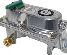 Deking 2-Stage Automatic Changeover Propane Tank Regulator with Hoses - Mdl. 6050