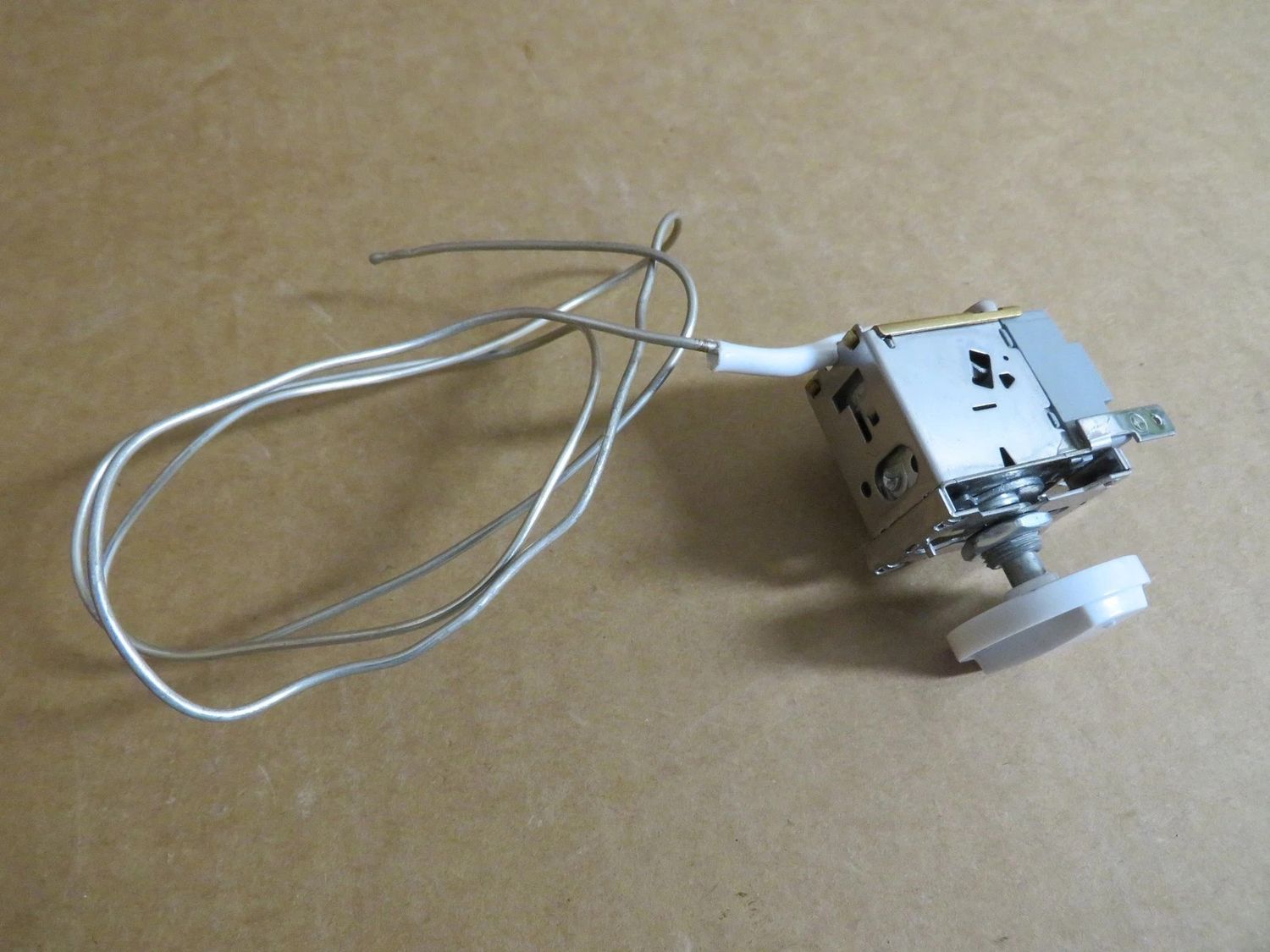 Furrion 12vdc 8/10 cf Refrigerator Thermostat &amp; Knob