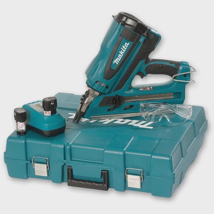 Makita GN900SE 7.2V Cordless First Fix Gas Nailer With 2 x 7.2V Batteries Charger In Case