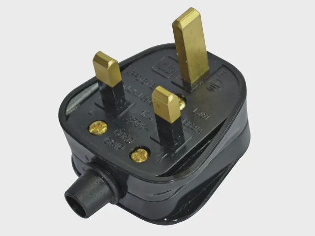 Faithfull 13A Black Plug 240V FPPPLUG13R