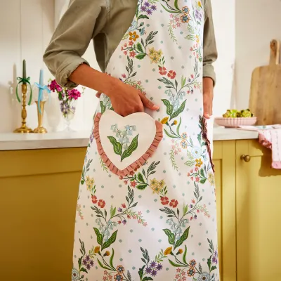 Apron Petals &amp; Prose
