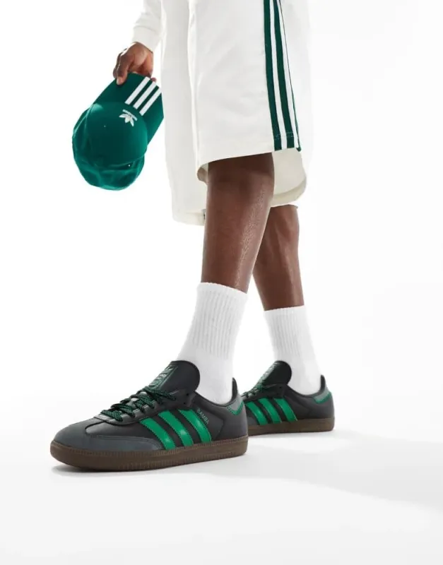 BOYS SNEAKERS