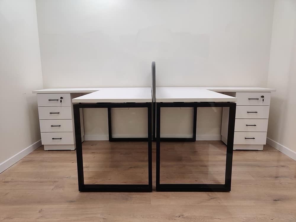 עמדה זוגית דגם ״חלון״ כולל מחיצה