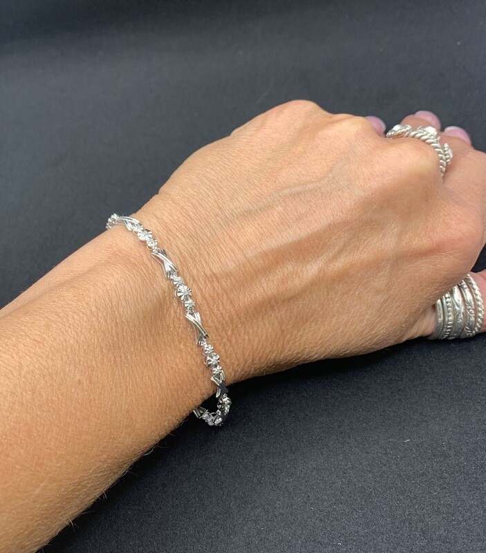 Diamond Tennis Bracelet Hugs &amp; Kisses White Gold 