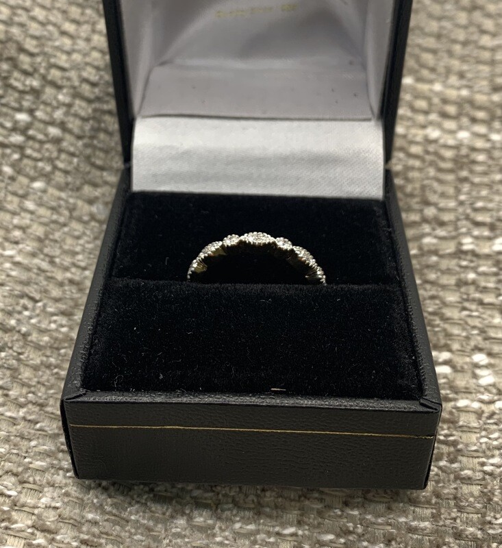 Diamond Band 17 Pts. Total Weight 14 Kt. Gold
