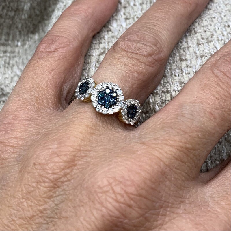Blue And White Diamond Ring( 1 Ct Tw ) 14kt White Gold Mounting.