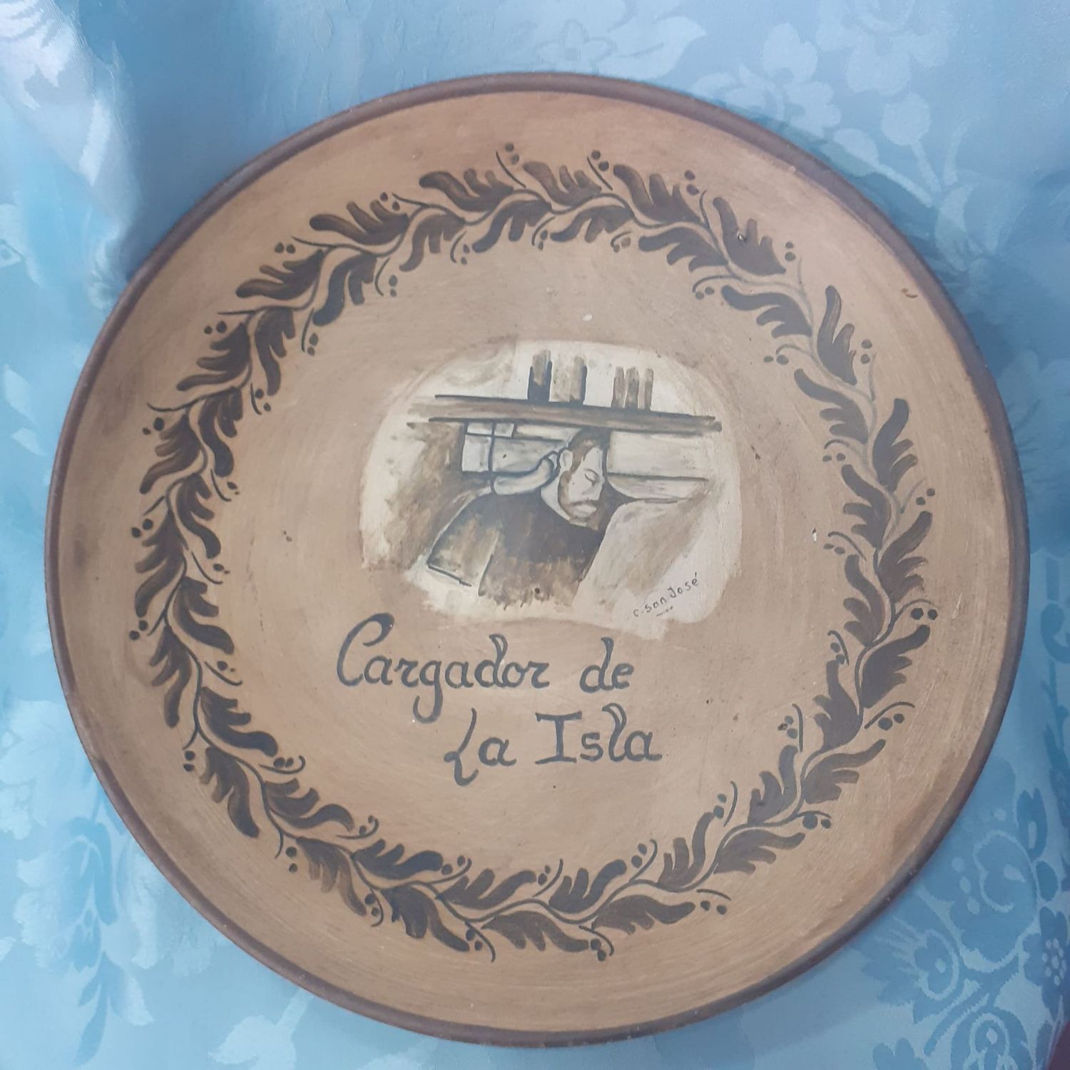 Plato de cerámica “Cargador de la Isla”