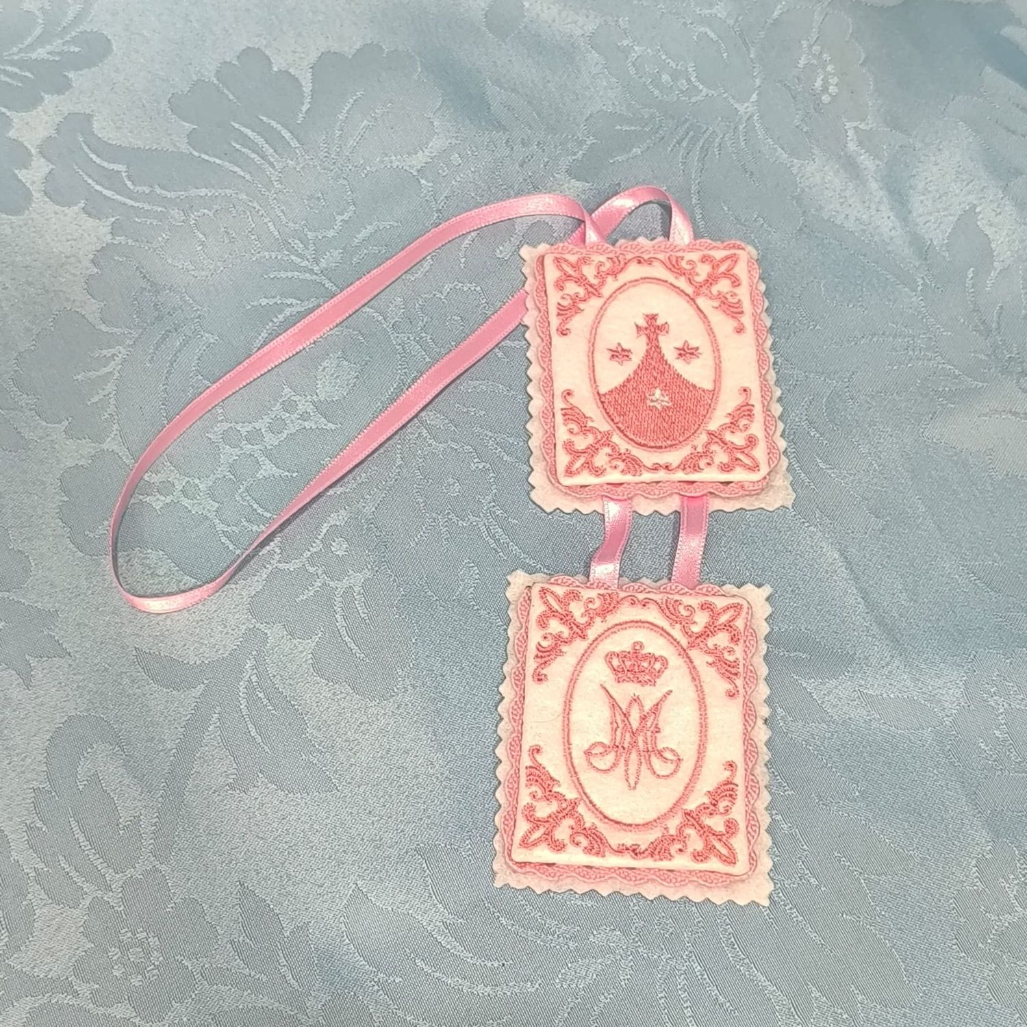 Escapulario carmelitano rosa