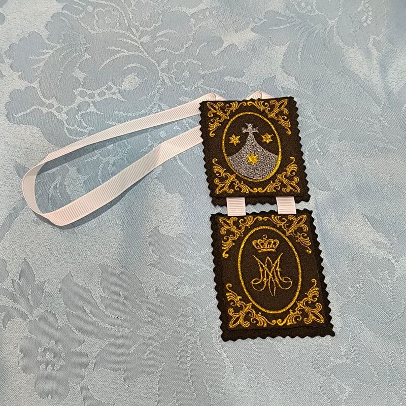 Escapulario carmelitano marrón