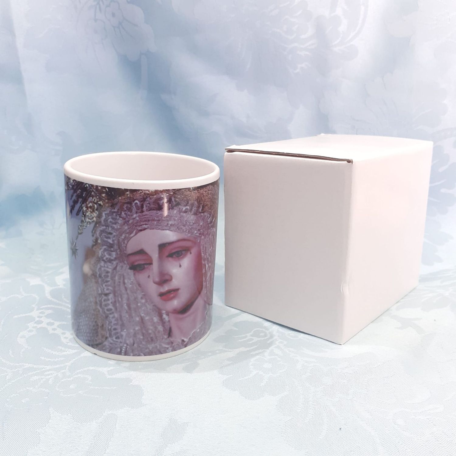 Taza con caja