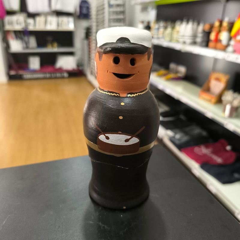 Músico tambor negro