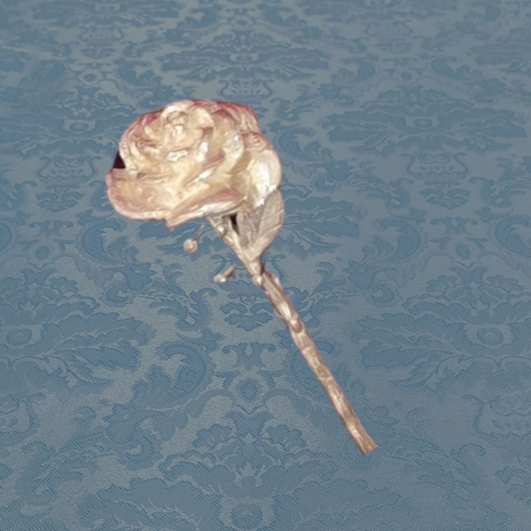 Flor plateada 4×2 cm.