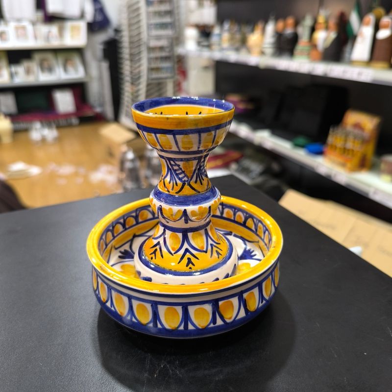 Fuente amarilla y azul