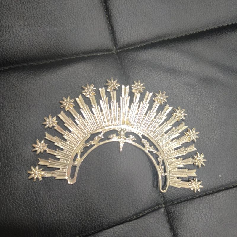 Diadema plateada 12,5x8 cm.