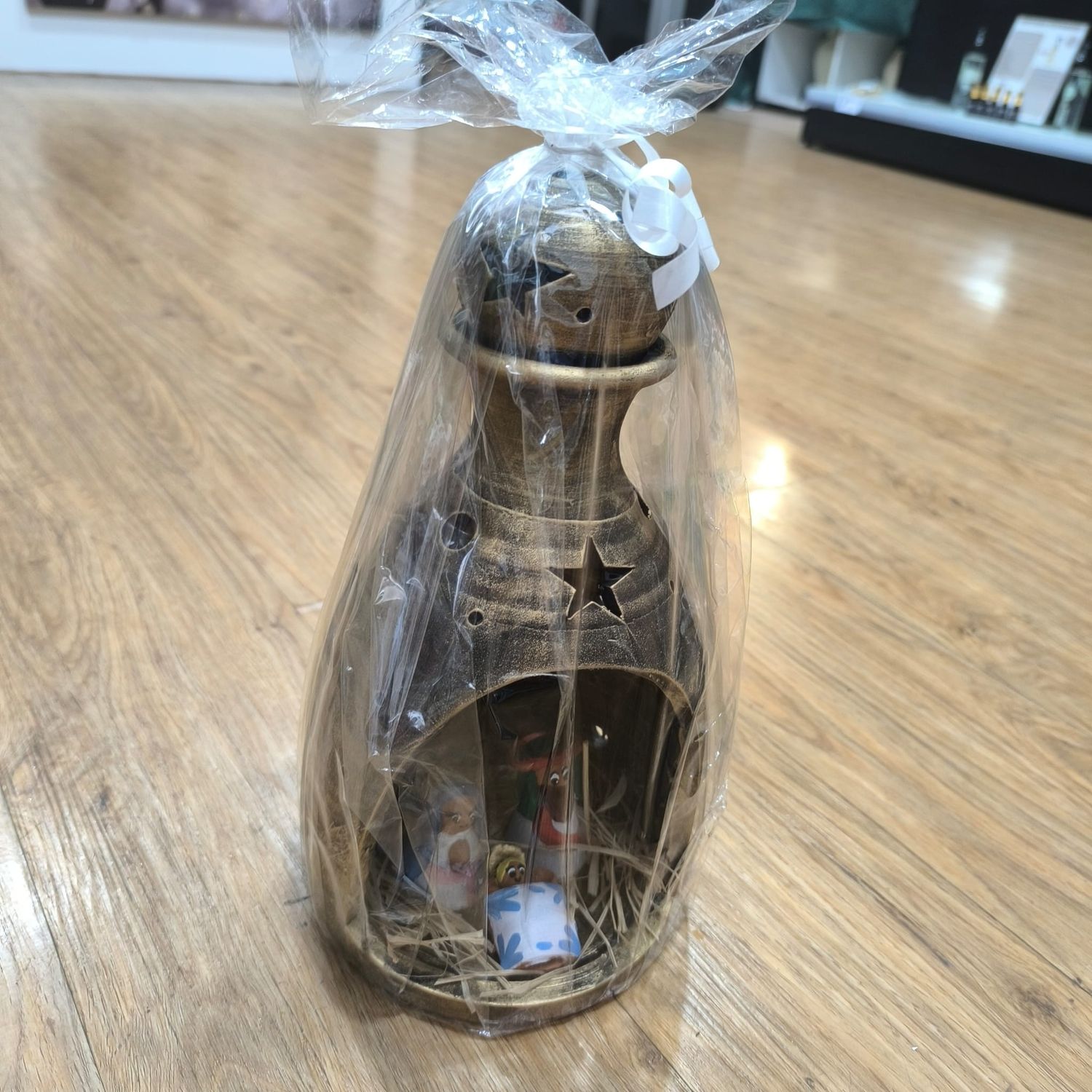 Misterio en vasija vertical color oro viejo con estrella Misterio en vasija vertical color oro viejo con estrella