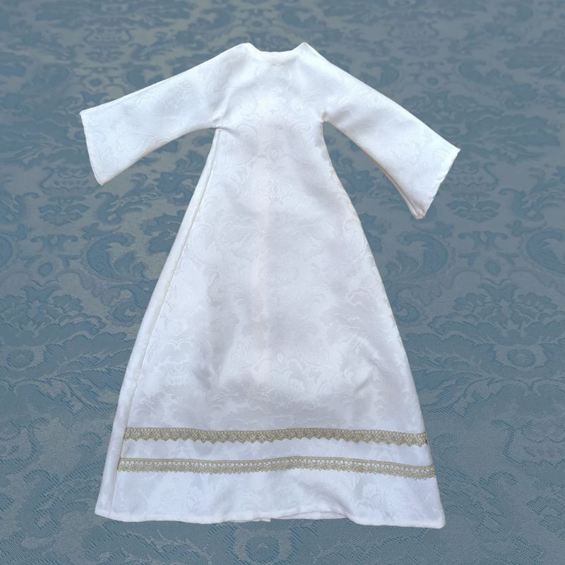 Saya damasco blanco roto con encajes 55 cm.