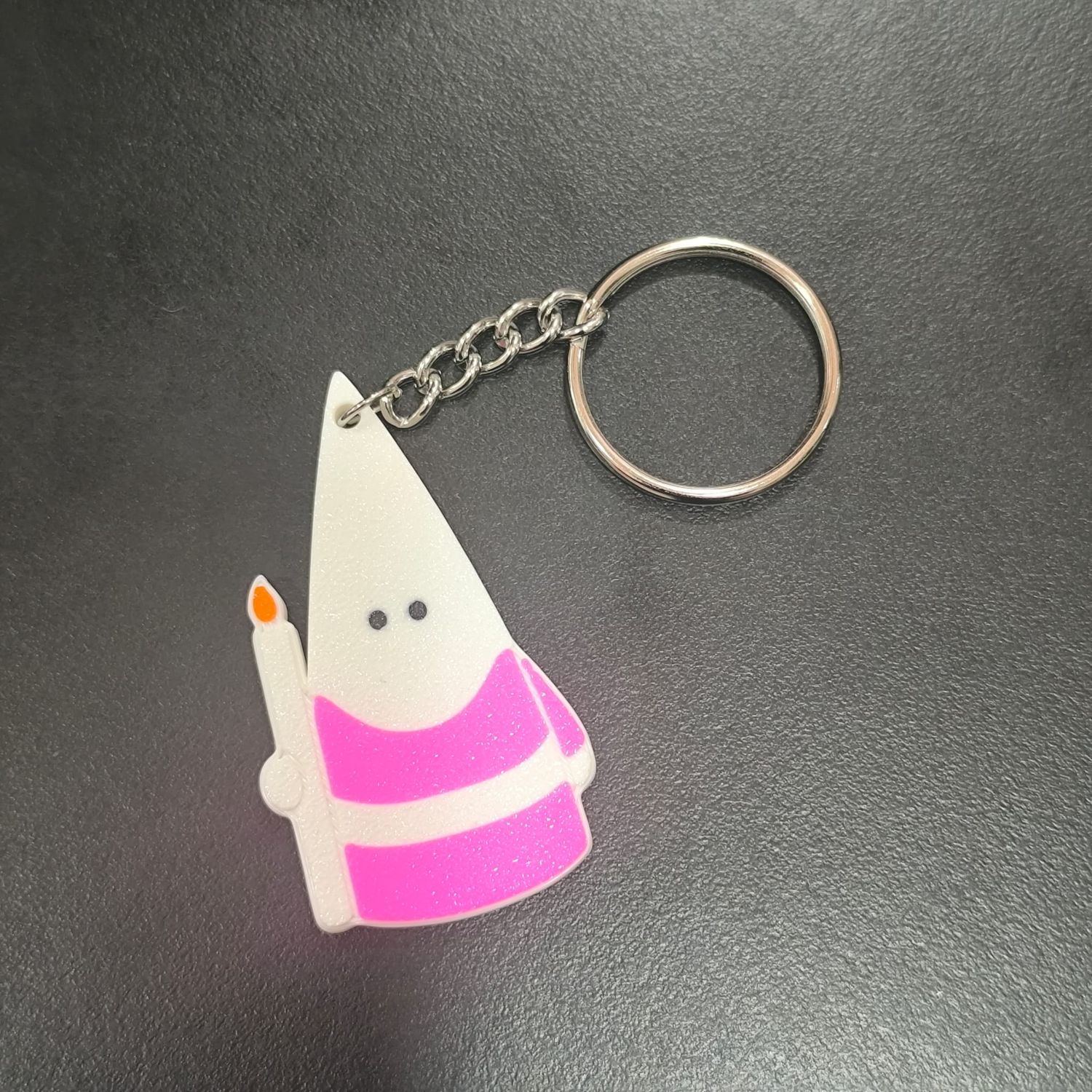 Llavero blanco y rosa