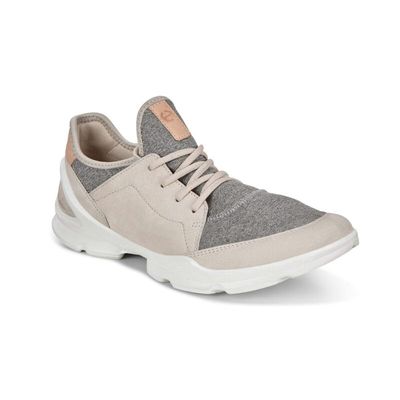 ECCO WOMAN'S BIOM STREET ATHLETIC SHOE