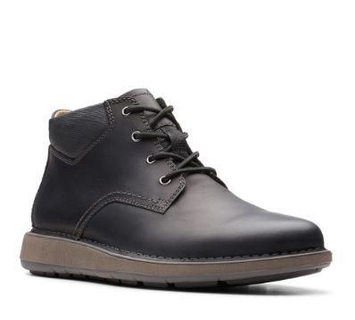CLARKS MEN&#39;S CASUAL BOOT UN LARVIK TOP BLACK, Size: 7.5(US)