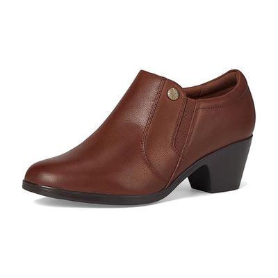 CLARKS WOMEN&#39;S EMILY 2 REYNA TAN LEATHER ANKLE BOOT