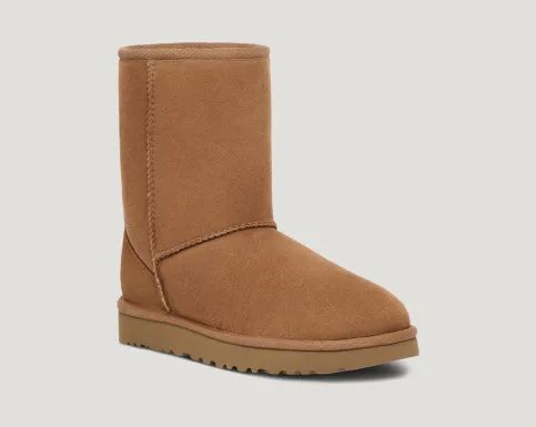 UGG GIRL&#39;S WINTER BOOT CLASSIC SHORT CHE, Size: 6 Kid(US)