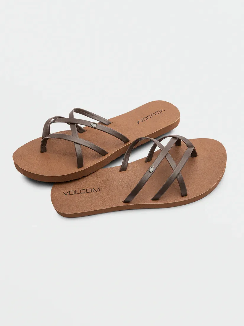 Volcom Women&#39;s New School II Sandals - BRN