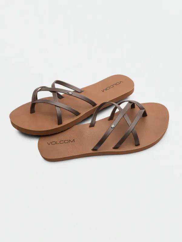 Volcom Women&#39;s New School II Sandals - BRN