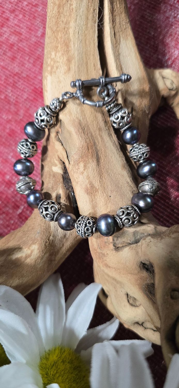 Beaded Gray/Blue Pearl Bracelet
