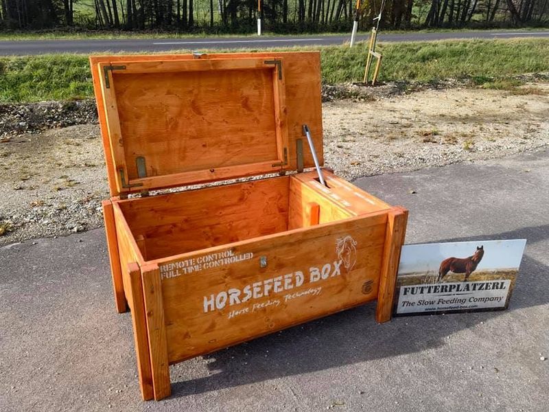 Original HORSEFEED BOX FULL TIME CONTROLLED DEEP