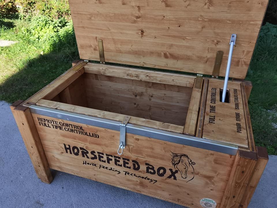 Original HORSEFEED BOX FULL TIME CONTROLLED EXTRA DEEP SUPER LONG