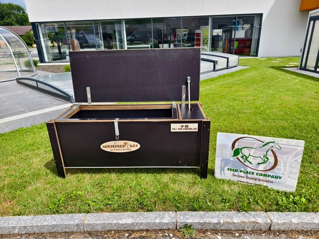 Original HORSEFEED BOX FULL TIME CONTROLLED DEEP LONG BLACK EDITION
