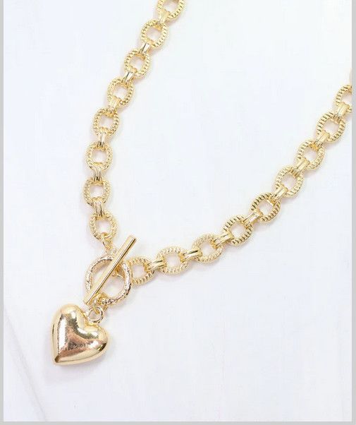 Cecelia Circle Chain Heart Pendant Gold