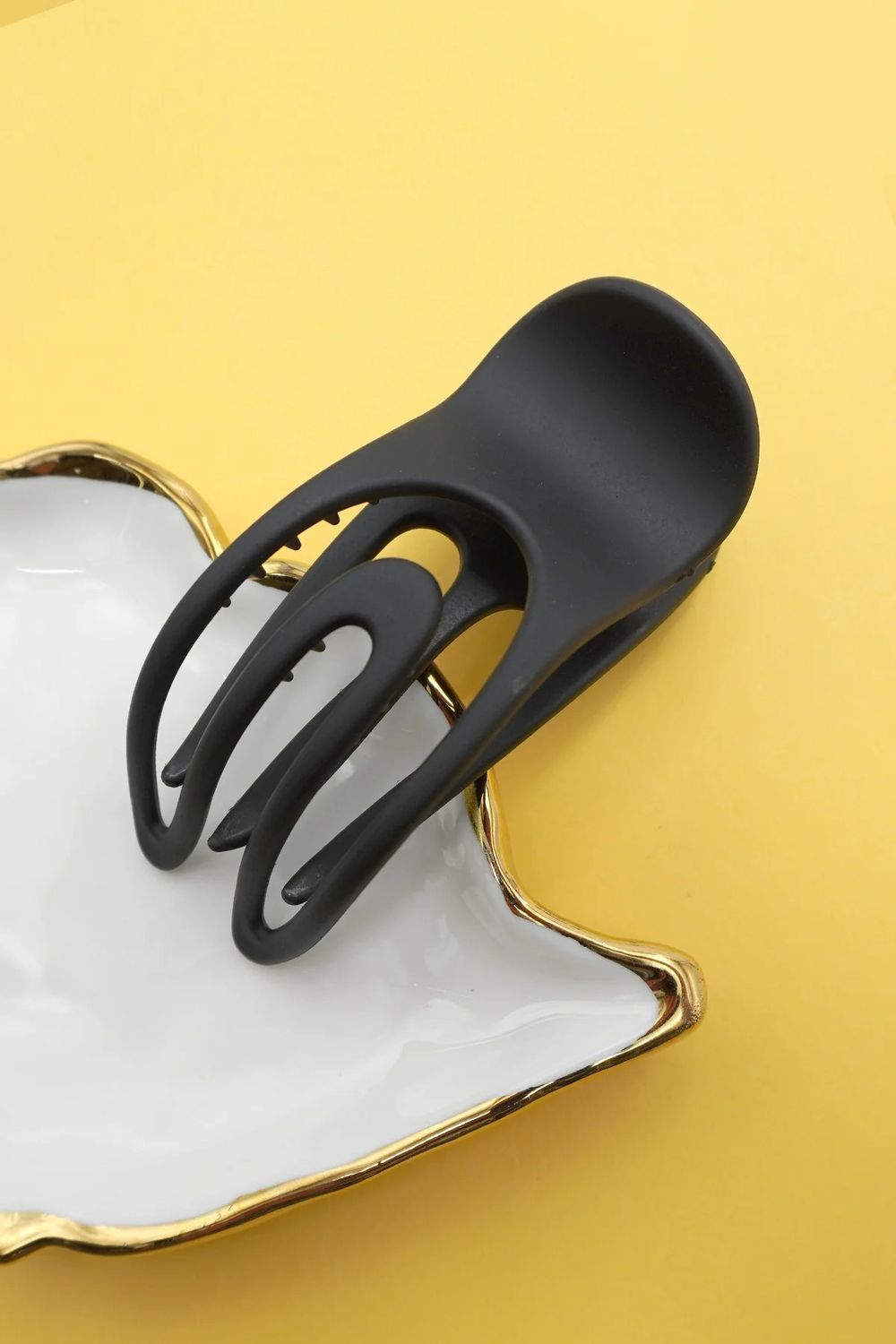 Oval Lay Down Flat Hair Claw Clips Small, Color: Black