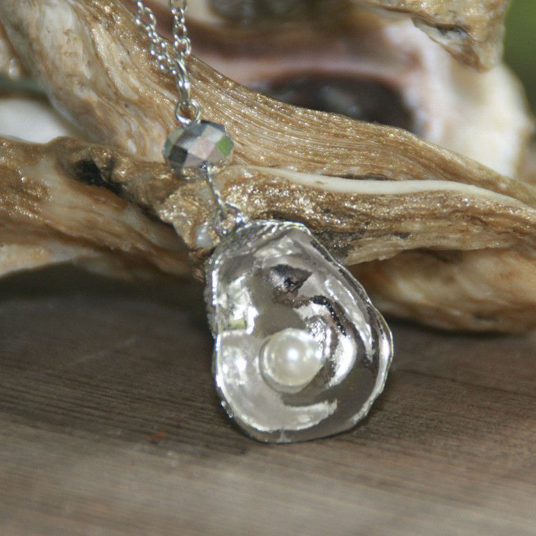 Oyster Necklace with Crystal Drop 16" -DD 33