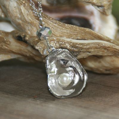 Oyster Necklace with Crystal Drop 16" -DD 33
