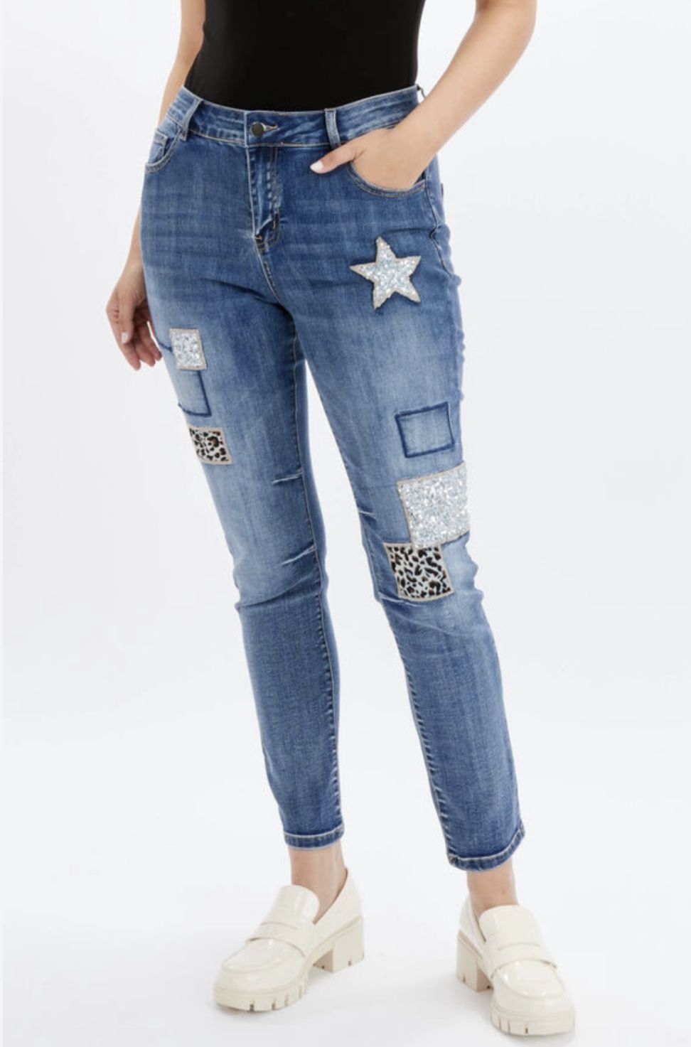 Frank Lyman Patch Jeans 234146U
