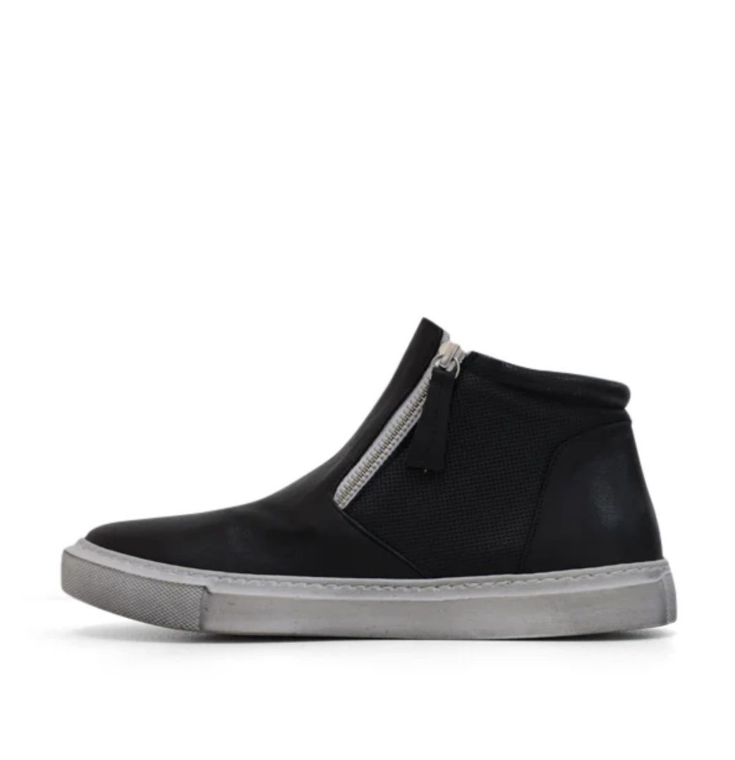 Bueno Shanie Sneaker Boot